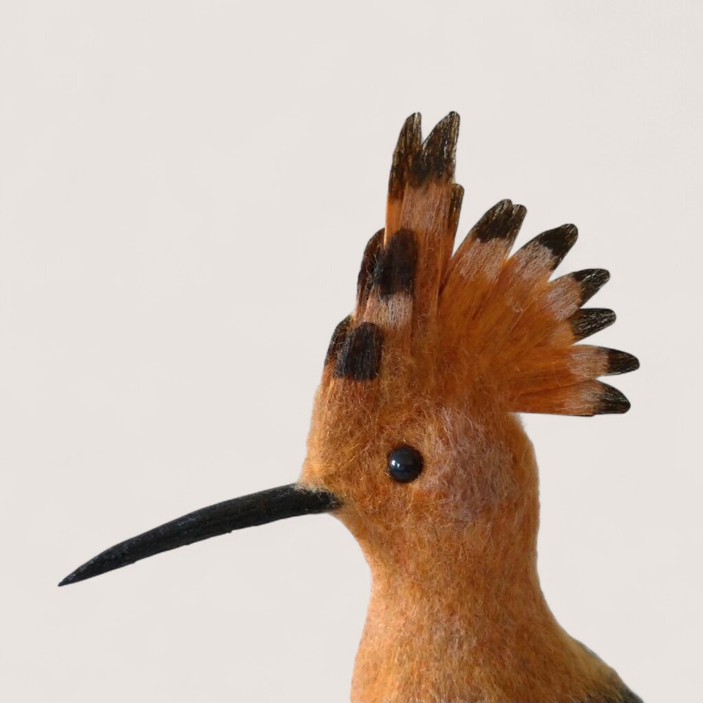 What You’ll Find in Studio Notes 4 Needle felted Hoopoe sculpture by Grey Wren Studio, detail of crest
